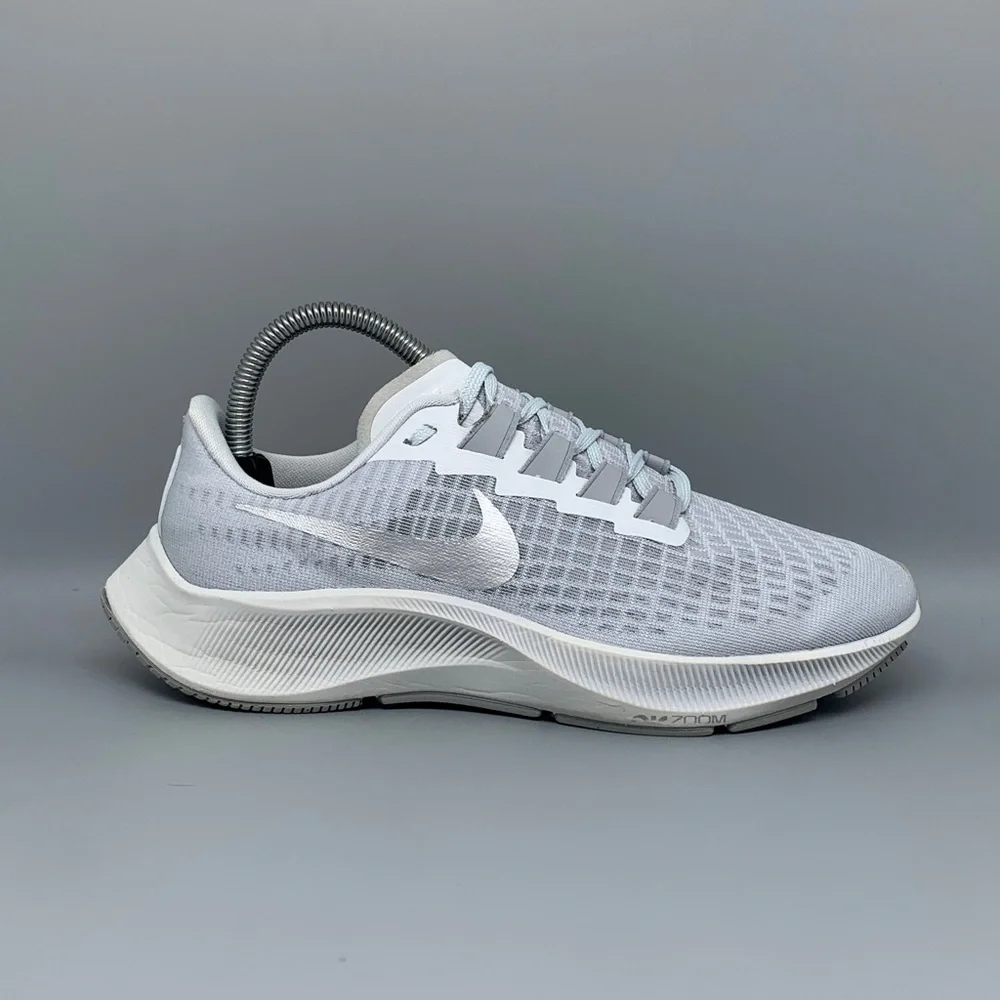 Nike Air Zoom Pegasus 37 White‎ Silver Running Shoes BQ9647-009 Women’s Sz 8